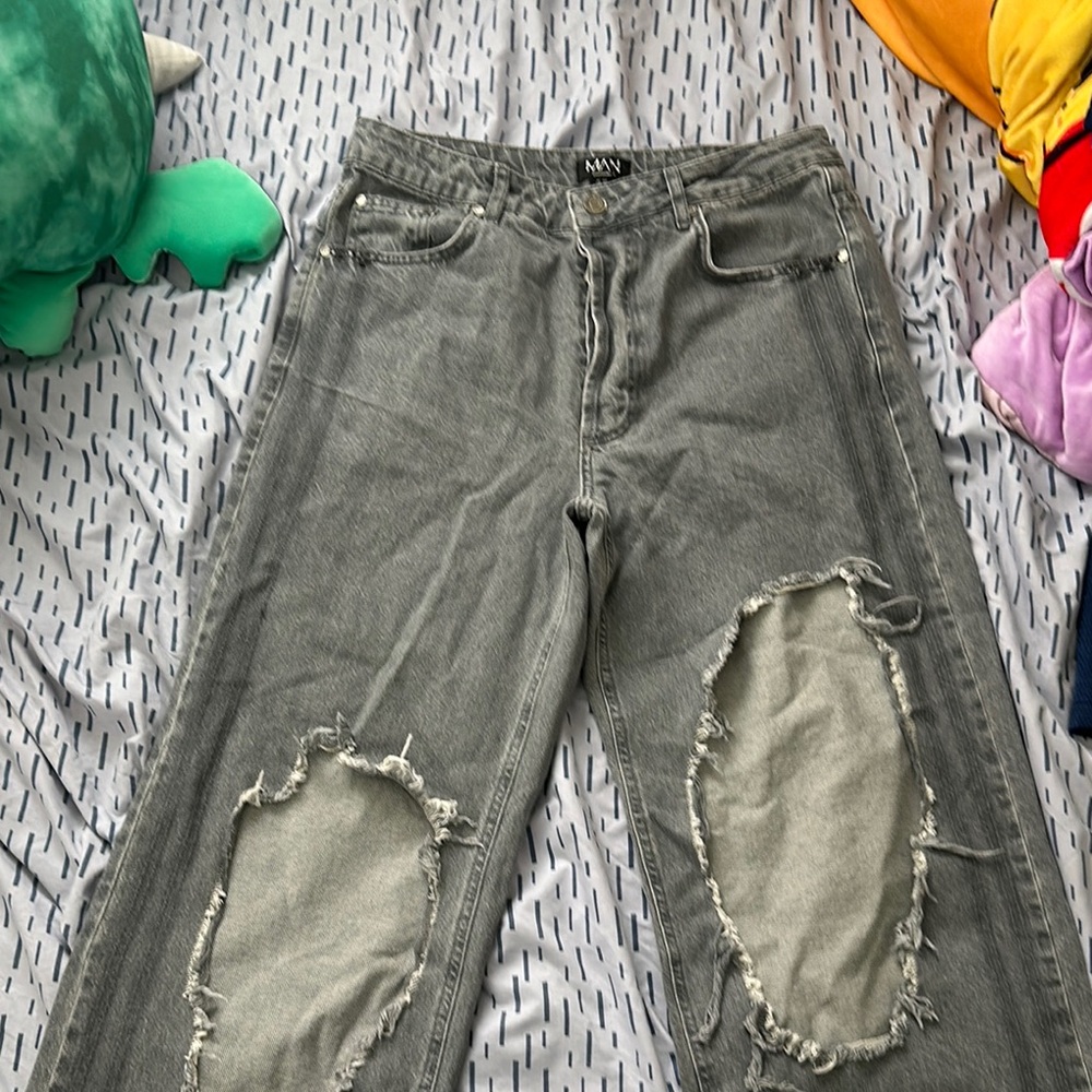 Men's Gray Distressed Jeans